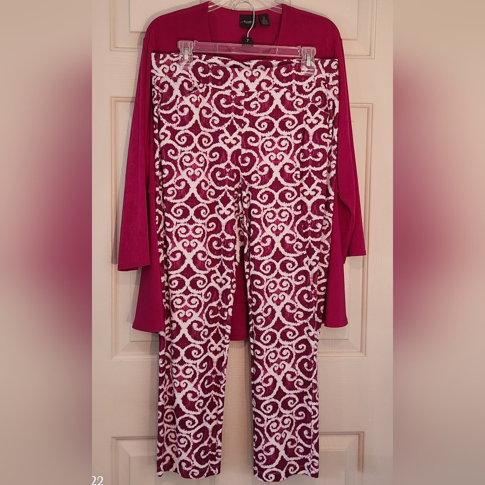 Elegant Pink and White Patterned 3 Piece Pantsuit